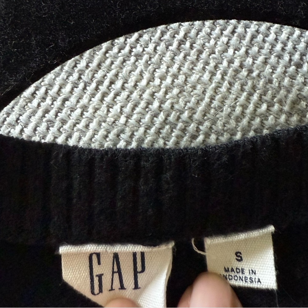 GAP Black Women's Cardigan Sweater - Picture 2 of 3